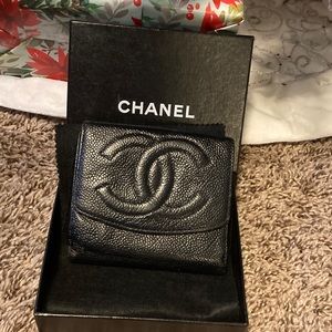 Chanel caviar wallet